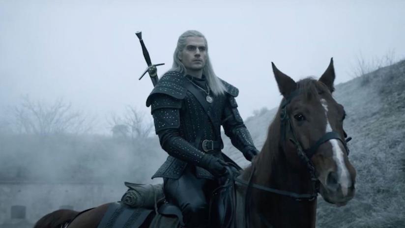 La showrunner di The Witcher ha già pensato a sette stagioni Henry Cavill in una scena di The Witcher