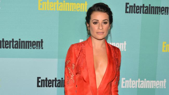 Lea Michele si fa un tatuaggio in memoria di Cory Monteith Lea Michele sul red carpet di Scream Queens