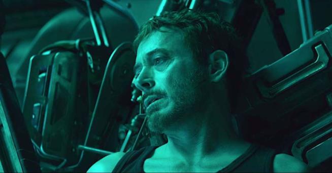 Avengers: Endgame durerà circa 3 ore (ma il pubblico dei test screening si è rifiutato di andare in bagno) Un primo piano di Robert Downey Jr. come Tony Stark nel trailer di Avengers: Endgame