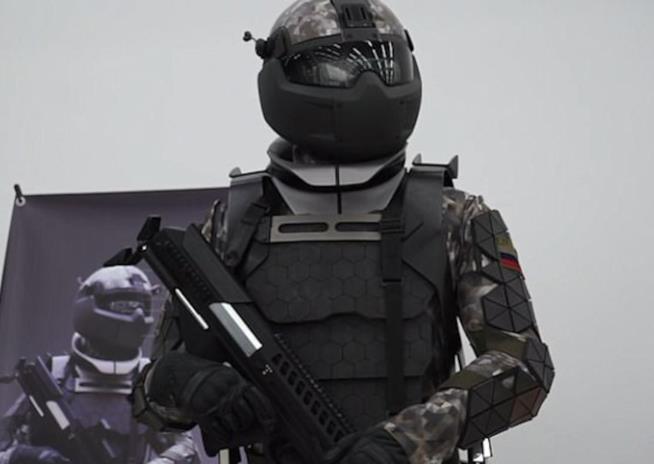 Ratnik-3, la suit che trasforma i militari in super soldati Primo piano dell'esoscheletro Ratnik-3