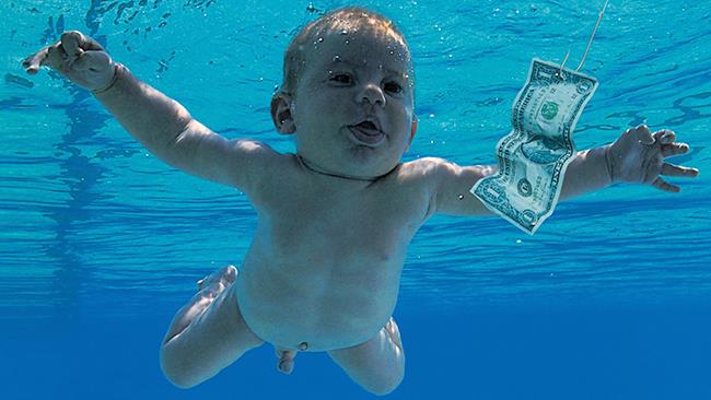 Il bambino di Nervermind ricrea la cover dell'album dei Nirvana dopo 25 anni La cover dell'album Nevermind dei Nirvana realizzata dal fotografo Kirk Weddle