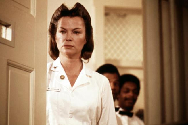 L'infermiera Ratched del film Qualcuno volò sul nido del cuculo Qualcuno volò sul nido del cuculo: Louise Fletcher è l'infermiera Ratched