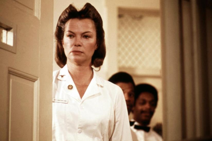L'infermiera Ratched del film Qualcuno volò sul nido del cuculo Qualcuno volò sul nido del cuculo: Louise Fletcher è l'infermiera Ratched