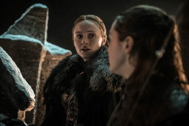 Sansa e Arya in un'immagine dall'episodio 8x03 di Game of Thrones Game of Thrones: Sansa e Arya in un'immagine dall'episodio 8x03