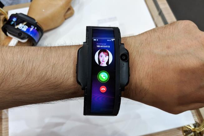 Nubia Alpha è il primo smartphone indossabile Il Nubia Alpha