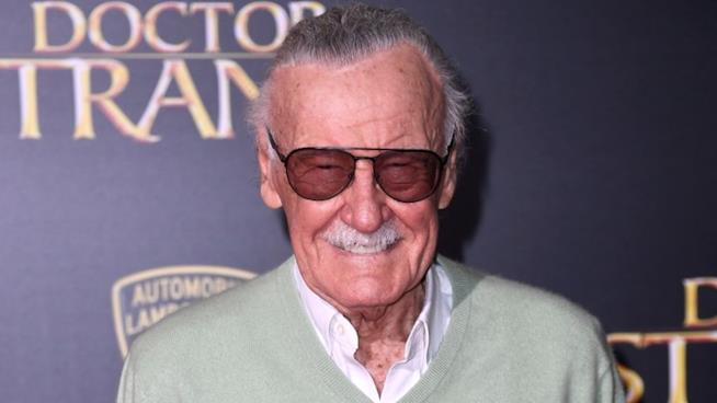 Stan Lee è stato accusato di molestie dalle sue infermiere. L'avvocato nega tutto Stan Lee alla prima di Doctor Strange