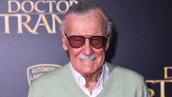 Stan Lee è stato accusato di molestie dalle sue infermiere. L'avvocato nega tutto Stan Lee alla prima di Doctor Strange