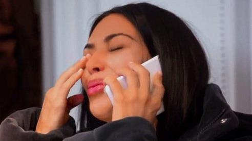 Kim Kardashian e la rapina di cui è stata vittima: il video Kim Kardashian mentre piange al telefono