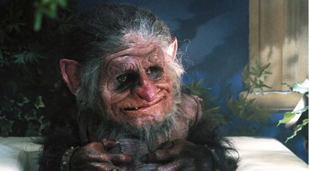 Il protagonista di Troll Phil Fondacaro in una scena di Troll
