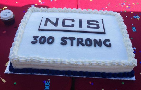 La torta che celebra il 300esimo episodio di NCIS La torta realizzata per il 300esimo episodio di NCIS