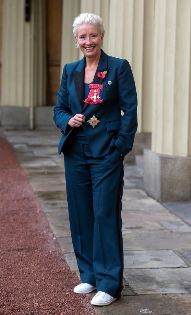 Emma Thompson riceve l'onorificenza di Dama Comandante dell'Ordine dell'Impero Britannico dal Principe Williams Emma Thompson durante la cerimonia per il conferimento del titolo