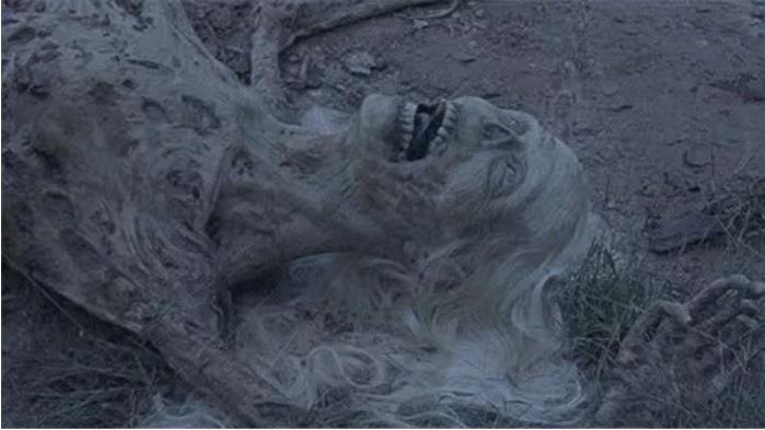 The Walking Dead 9x16 La donna Zombie di The Walking Dead che omaggia il film Il ritorno dei morti viventi