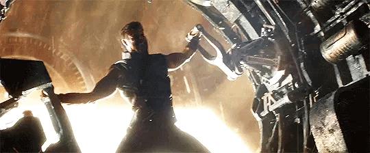 Thor starà forgiando la sua nuova arma? Thor starà forgiando la sua nuova arma nel trailer di Infinity War?