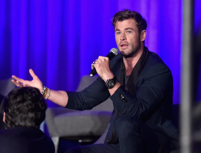 Chris Hemsworth, a breve al cinema con Avengers: Endgame, sogna di diventare 007 Chris Hemsworth durante il tour promozionale di Avengers: Endgame