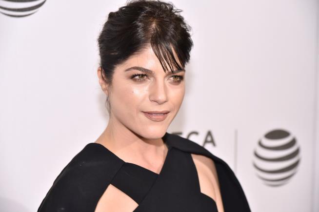 Selma Blair nel cast di Heathers - Schegge di Follia Selma Blair in primo piano