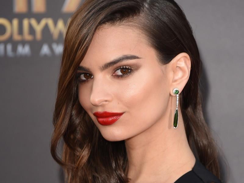 Emily Ratajkowski è stata vittima degli hacker su iCloud Primo piano di Emily Ratajkowski