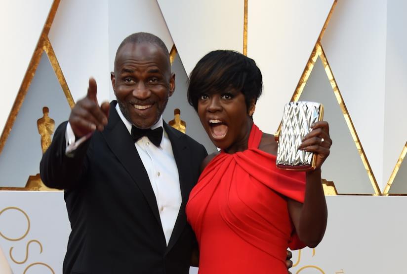 Il marito di Viola Davis si unisce al cast di Le Regole Del Delitto Perfetto Viola Davis insieme al marito Julius Tennon agli Oscar