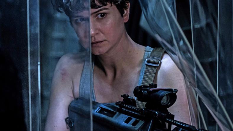 Katherine Waterston in Alien: Covenant, una nuova foto Un primo piano di Katherine Waterston