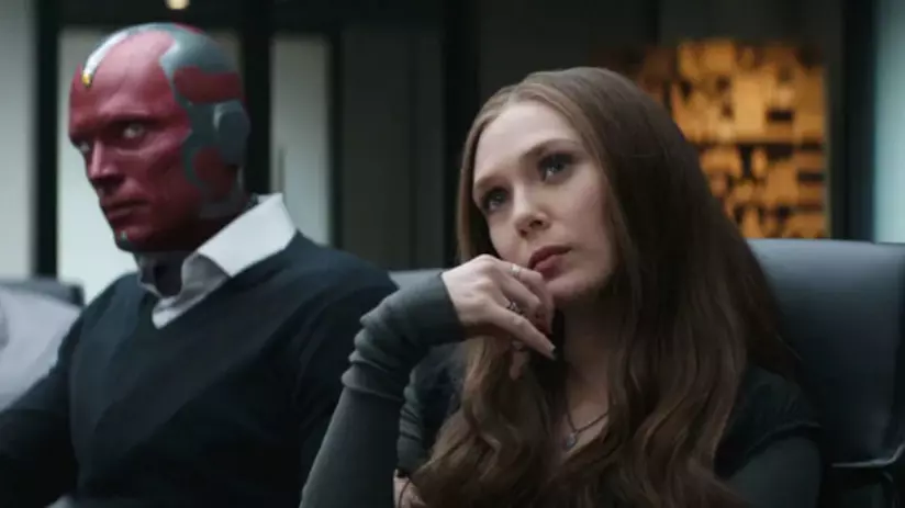 WandaVision: i primi dettagli da Elizabeth Olsen Un primo piano di Elizabeth Olsen e Paul Bettany nei panni di Wanda e Visione