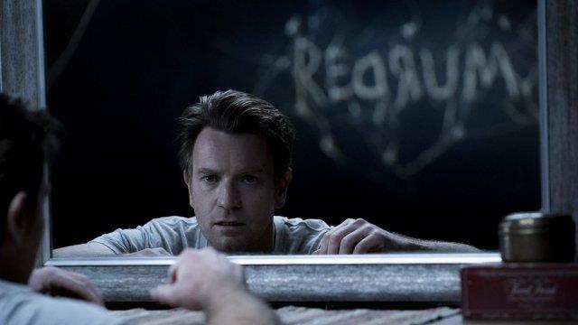 Doctor Sleep, svelata la durata ufficiale del film Ewan McGregor in una scena di Doctor Sleep