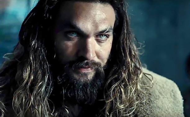 Jason Momoa in Aquaman Aquaman: Jason Momoa è l'eroe col tridente