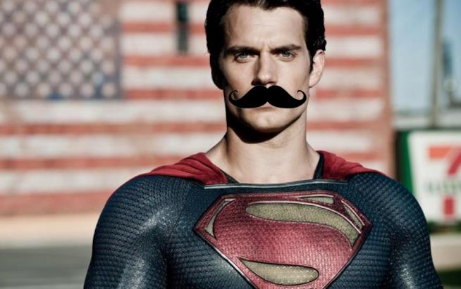 Henry Cavill, il Supemran baffuto Superman e i suoi folti baffi
