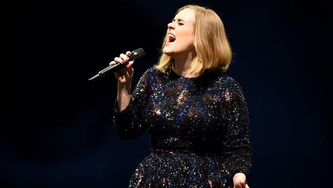 Adele si esibisce nel twerking in concerto a Londra Adele in concerto a Londra a The O2 Arena