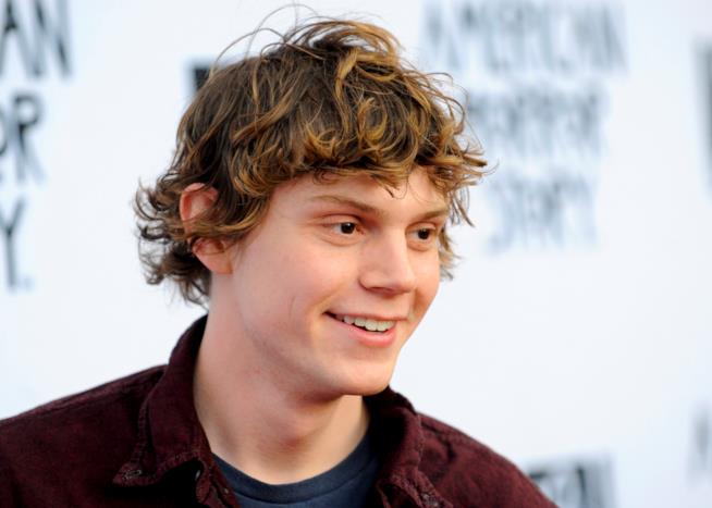 Evena Peters è rimasto nudo davanti a Jessica Lange sul set di Asylum Evan Peters, più volte protagonista nei vari capitoli di American Horror Story