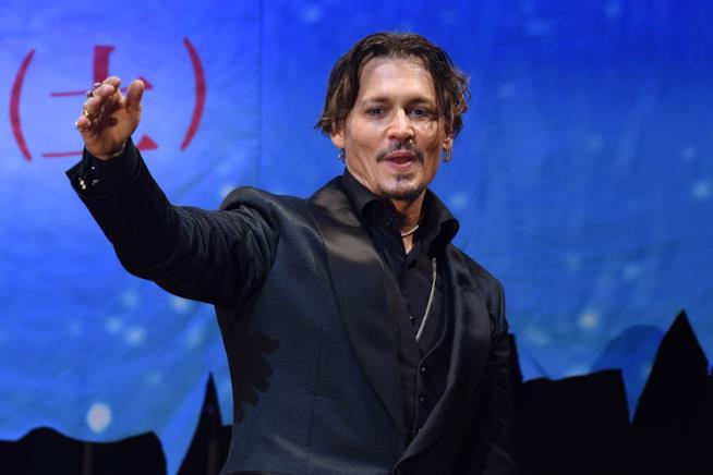 Johnny Depp denuncia un tabloid per diffamazione contro lui e J.K. Rowling Johnny Depp