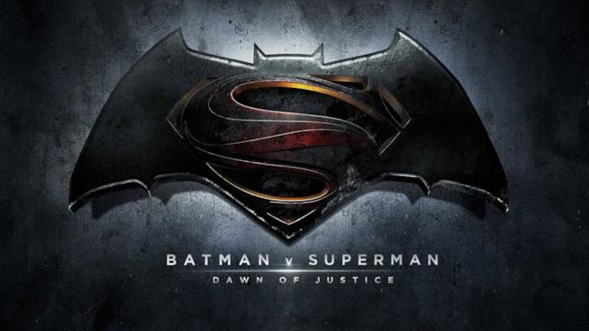 Il film vedrà per la prima volta Batman e Superman assieme sul grande schermo. Per la prima volta Superman e Batman si incontreranno e scontreranno al cinema.