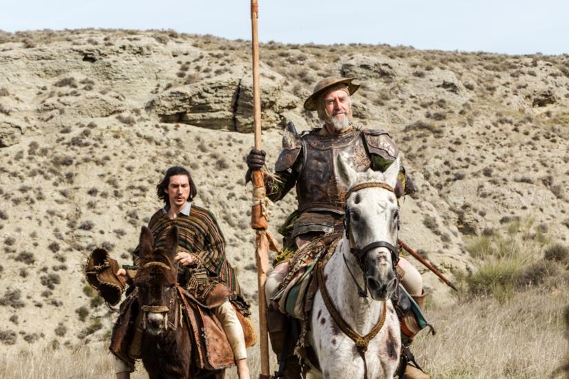 Arriva al cinema L'uomo che uccise Don Chisciotte Adam Driver e Jonathan Pryce a cavallo in una scena del film