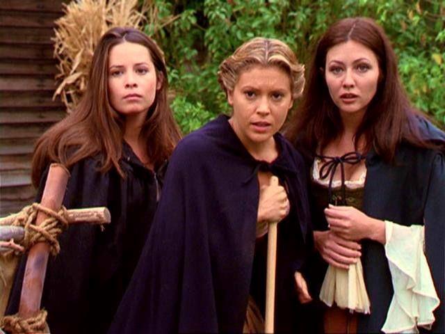 Streghe, svelati i personaggi del reboot della serie TV Una scena della serie TV Streghe