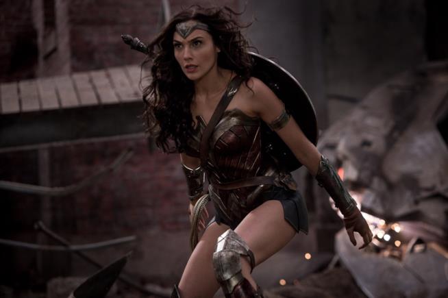 Gal Gadot dice la sua sulla bisessualità di Wonder Woman Gal Gadot come Wonder Woman