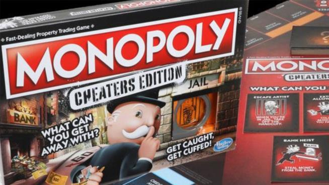 Arriva una speciale edizione del Monopoly dedicata agli imbroglioni Primo piano della confezione Monopoly, Cheaters Edition di Hasbro