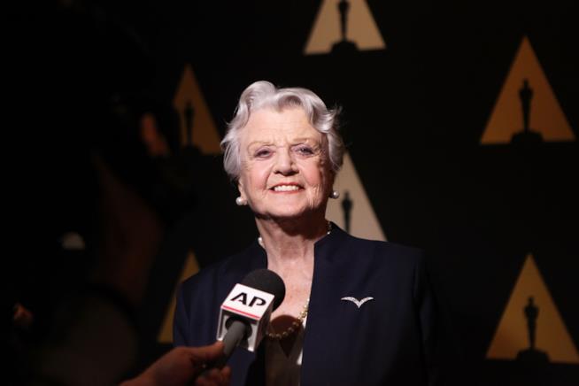 Angela Lansbury rettifica i commenti sulle donne vittime di violenza L'attrice Angela Lansbury