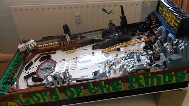 Il pinball di LEGO a tema Il Signore degli Anelli creato da un fan GIF del flipprer LEGO a tema Signore degli anelli