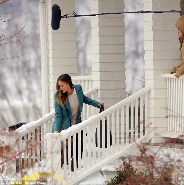 Sarah Jessica Parker sulle scale della casa di Frances La casa di Frances in Divorce