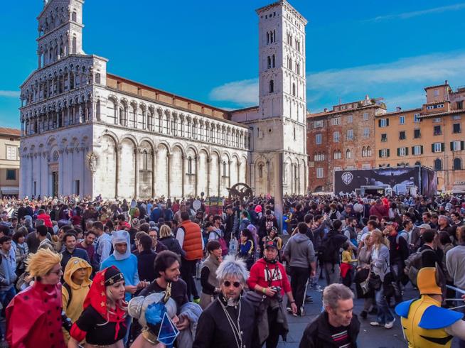 Aperta la prevendita di biglietti per Lucca Comics & Games 2016 Fan e curiosi alla fiera Lucca Comics & Games
