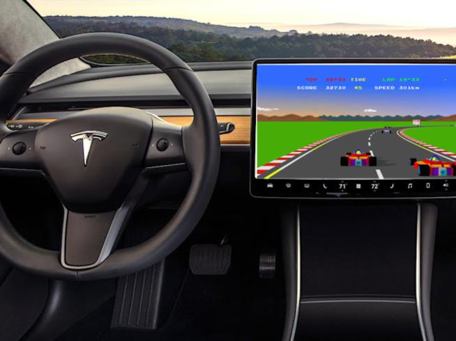 I giochi Atari installati nella Tesla I classici Atari nel display dell'Auto Tesla