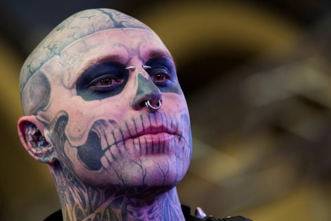 Rick Genest non si sarebbe tolto la vita: Lady Gaga si scusa per le informazioni contenute nei suoi post Rick Genest