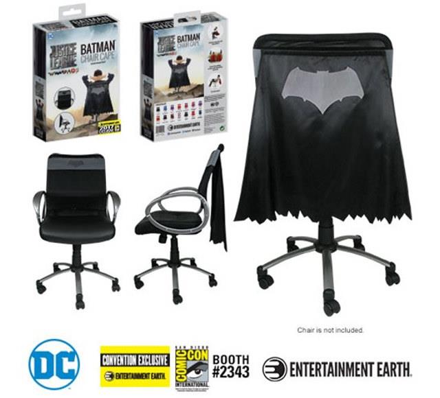 Il mantello coprisedia di Batman realizzato in esclusiva da Entertainment Earth Il mantello coprisedia di Batman disponibile in esclusiva al San Diego Comic-Con