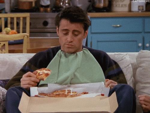 Joey e la pizza Joey Tribbiani mangia la pizza