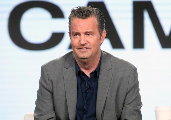 Matthew Perry: sottoposto a operazione per una perforazione intestinale Matthew Perry