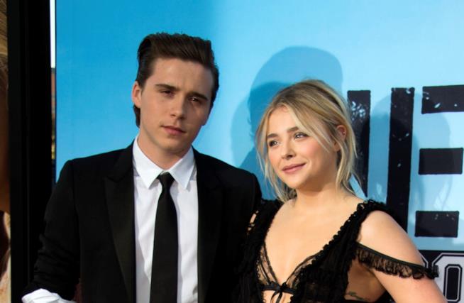 Chloë Moretz e Brooklyn Beckham fanno la loro prima apparizione sul red carpet Primo piano di Chloë Moretz e Brooklyn Beckham