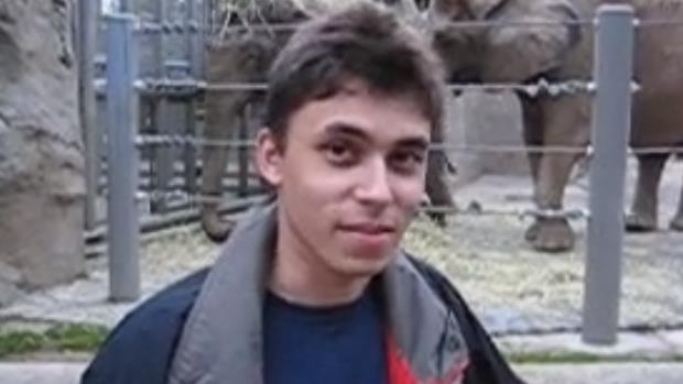 In arrivo un nuovo video dall’utente che caricò il primo contenuto su YouTube Primo piano di Jawed Karim nel video che ha caricaro su YouTube nell'aprile 2005