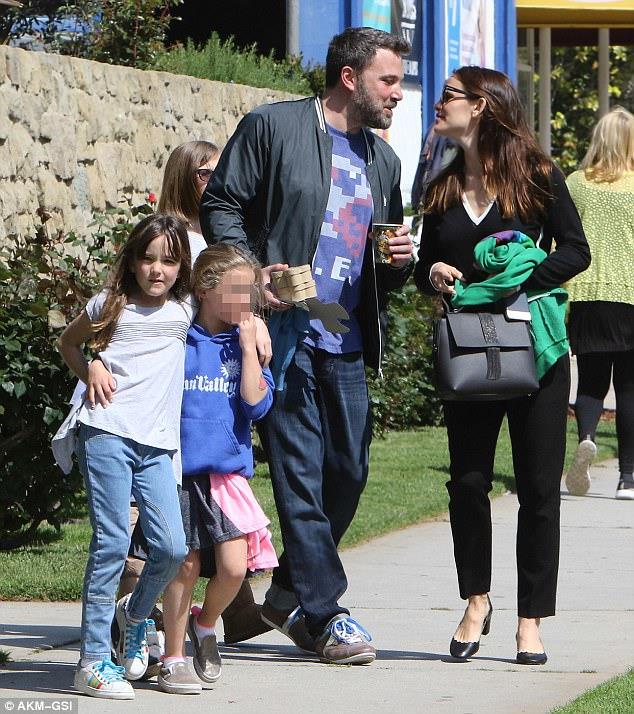 Jennifer Garner e Ben Affleck stanno ancora insieme? Una splendida foto di famiglia per Ben Affleck e Jennifer Garner con i loro figli