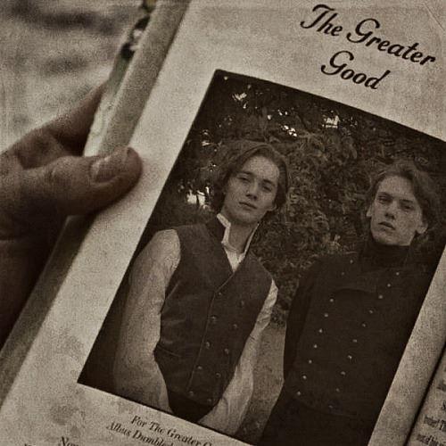Silente e Grindelwald da giovani I giovani Silente e Grindelwald in una scena della saga Harry Potter