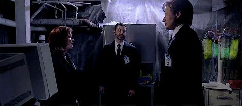 Il bacio tra Mulder e Scully Mulder e Scully di baciano nella parodia di X-Files