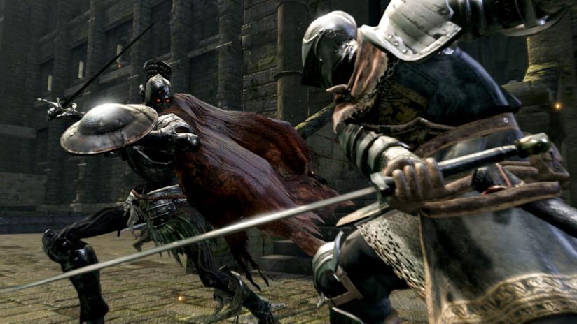 Dark Souls Remastered, il trailer di lancio festeggia l'uscita Uno dei feroci combattimenti di Dark Souls Remastered