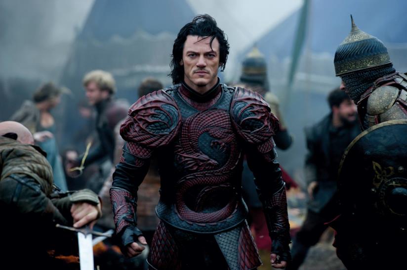 Blumhouse è al lavoro su una nuova versione di Dracula aggiornata Luke Evans in Dracula: Untold